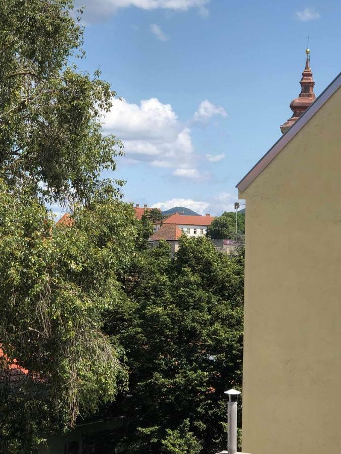 Palace - Belvarosi Apartman Eger Bagian luar foto