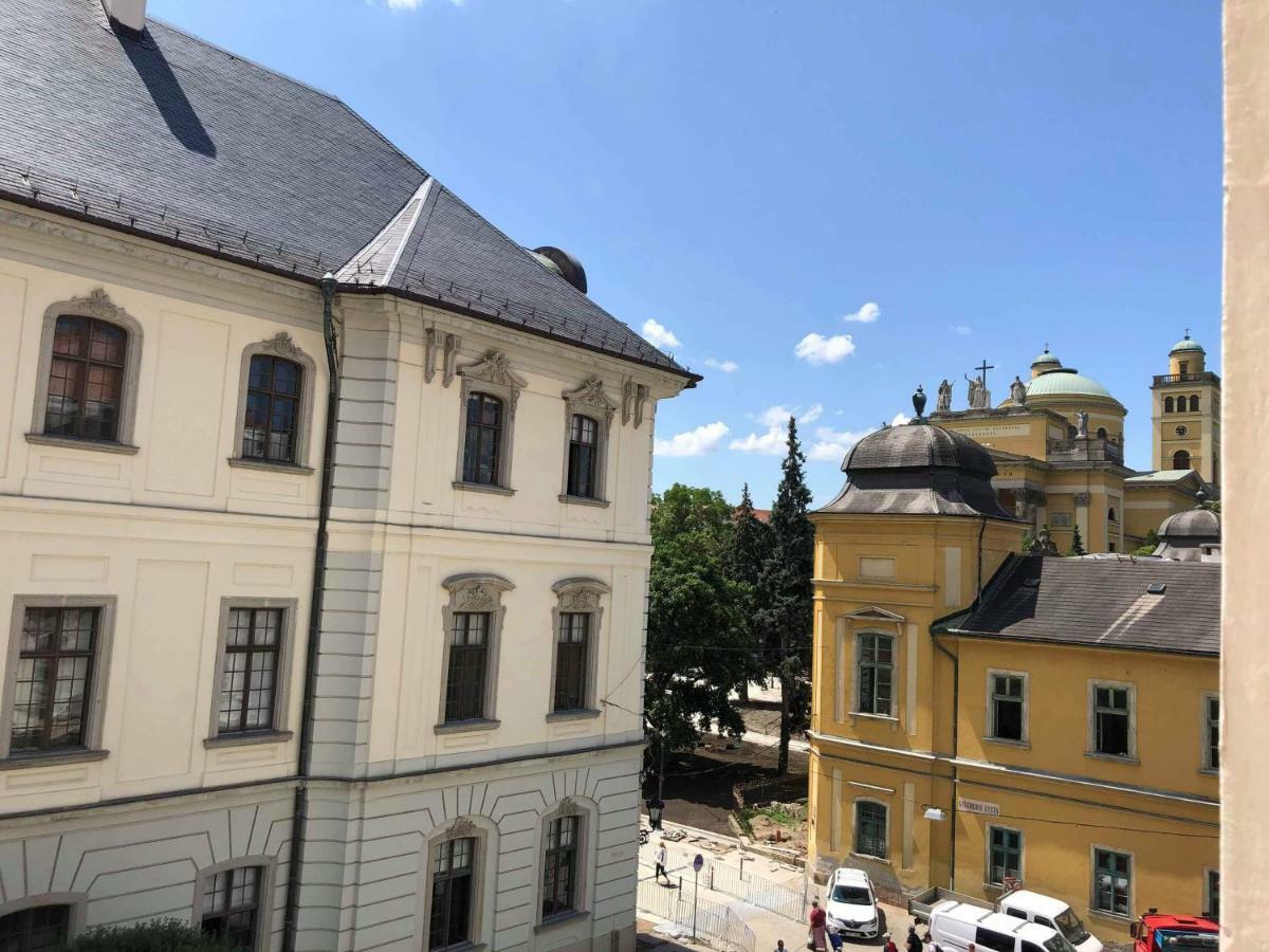 Palace - Belvarosi Apartman Eger Bagian luar foto